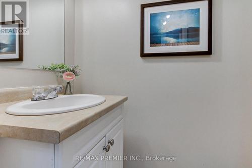 213 Milestone Crescent, Aurora, ON - Indoor Photo Showing Bathroom