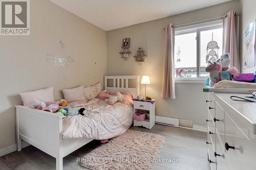 213 Milestone Crescent, Aurora, ON - Indoor Photo Showing Bedroom