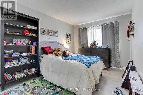 213 Milestone Crescent, Aurora, ON - Indoor Photo Showing Bedroom
