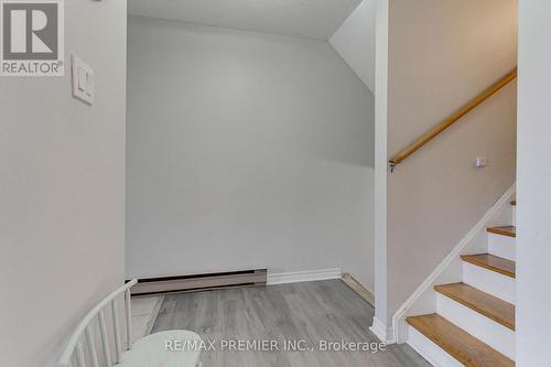 213 Milestone Crescent, Aurora, ON - Indoor Photo Showing Other Room