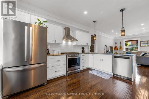 39 Fairleigh Avenue N, Hamilton, ON - Indoor Photo Showing Kitchen With Upgraded Kitchen