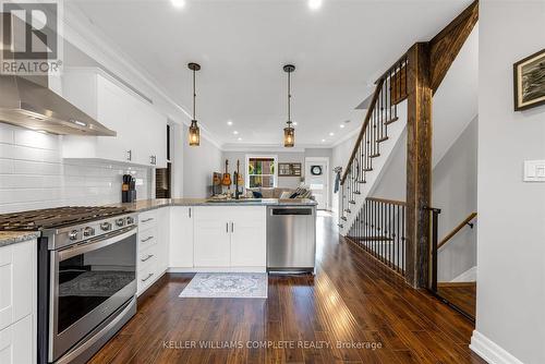 39 Fairleigh Avenue N, Hamilton, ON - Indoor Photo Showing Kitchen With Upgraded Kitchen