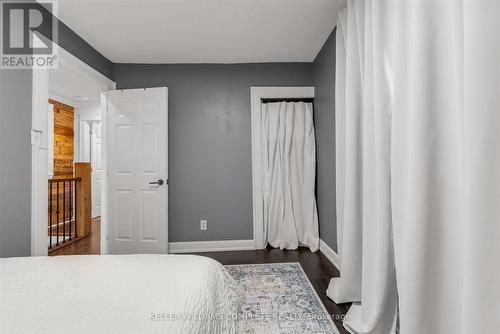 39 Fairleigh Avenue N, Hamilton, ON - Indoor Photo Showing Bedroom