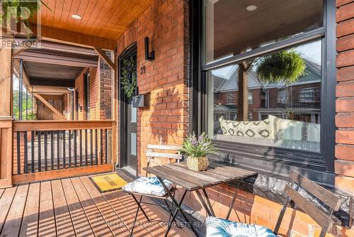 39 Fairleigh Avenue N, Hamilton, ON - Outdoor With Exterior