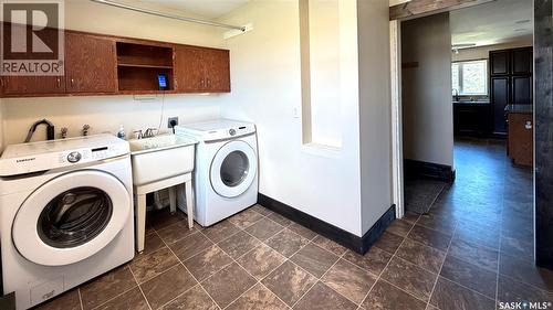 205 Conquest Street, Conquest, SK - Indoor Photo Showing Laundry Room