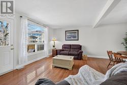 In a great neighbourhood, 15 minutes from downtown - 