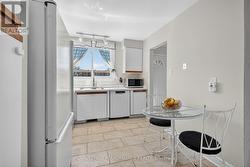 Bright eat in kitchen area - 