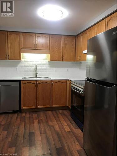 470 Bankside Drive, Kitchener, ON - Indoor Photo Showing Kitchen