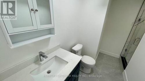 1556 Crestview Avenue, Mississauga, ON - Indoor Photo Showing Bathroom