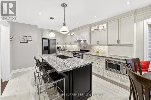 88 Empress Road, Vaughan, ON - Indoor Photo Showing Kitchen With Upgraded Kitchen