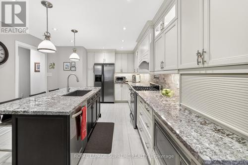 88 Empress Road, Vaughan, ON - Indoor Photo Showing Kitchen With Upgraded Kitchen