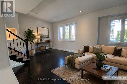 2430 Second Street, Burlington (Brant), ON - Indoor Photo Showing Living Room