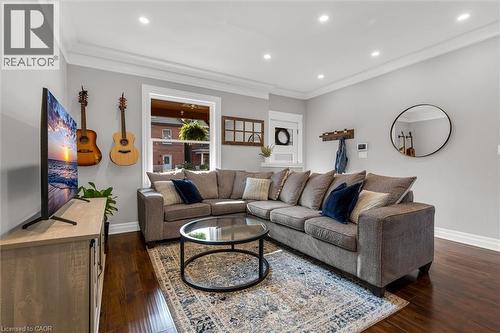 39 Fairleigh Avenue N, Hamilton, ON - Indoor Photo Showing Living Room