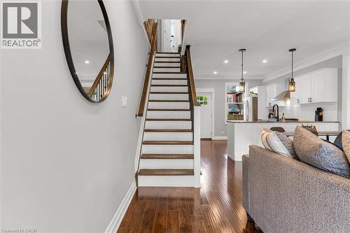 39 Fairleigh Avenue N, Hamilton, ON - Indoor Photo Showing Other Room