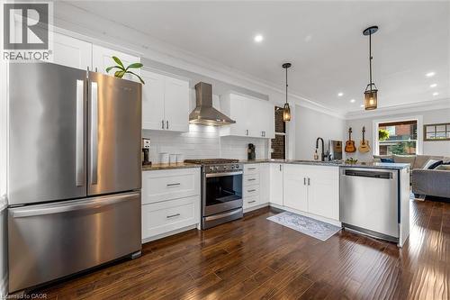 39 Fairleigh Avenue N, Hamilton, ON - Indoor Photo Showing Kitchen With Upgraded Kitchen