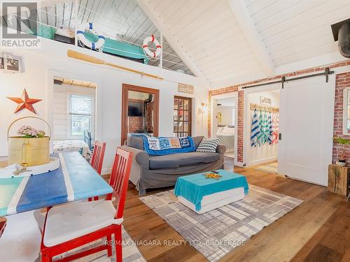 3412 Locust Street, Port Colborne (Sherkston), ON - Indoor Photo Showing Living Room