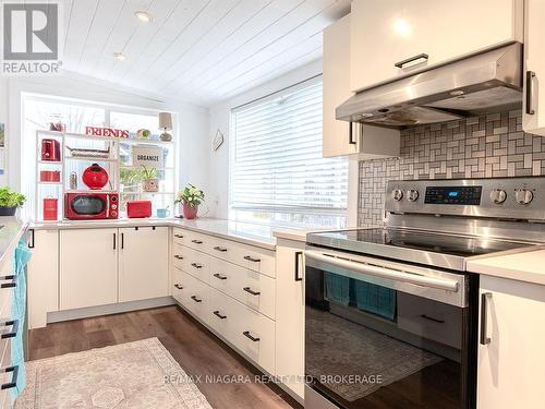 3412 Locust Street, Port Colborne (Sherkston), ON - Indoor Photo Showing Kitchen