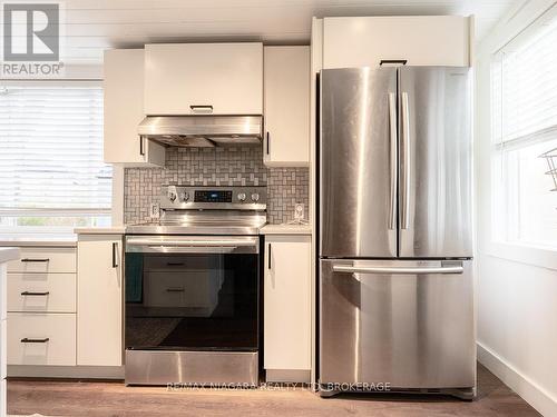 3412 Locust Street, Port Colborne (Sherkston), ON - Indoor Photo Showing Kitchen
