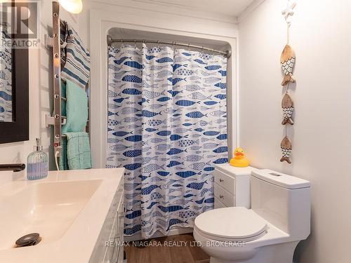3412 Locust Street, Port Colborne (Sherkston), ON - Indoor Photo Showing Bathroom