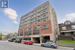 201 - 427 ABERDEEN AVENUE  Hamilton, ON L8P 2S4