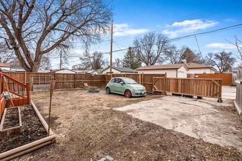 938 Talbot Ave, Winnipeg, MB 