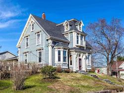 40 Pleasant Street Mahone Bay, NS B0J 2E0