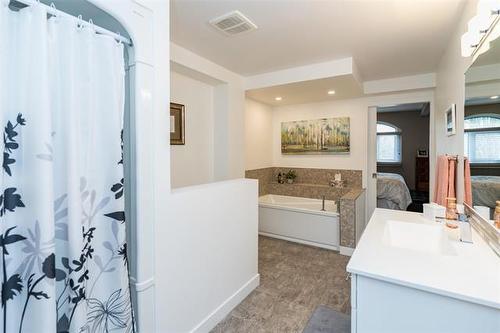 6-341 Westwood Dr, Winnipeg, MB 