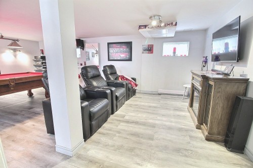 Salle familiale - 408 Rue Lauzanne, Saint-Eustache, QC - Indoor