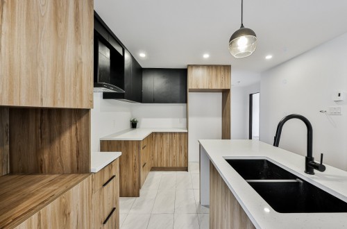 Intergénération - 750 5E Rang, Sainte-Julienne, QC - Indoor Photo Showing Kitchen With Double Sink