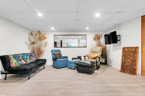 Salon - 605 Ch. De Montfort, Saint-Adolphe-D'Howard, QC - Indoor