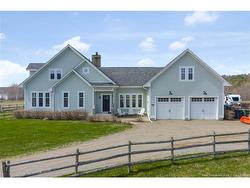 125 Hammond River RD Quispamsis, NB E2E 4Z8