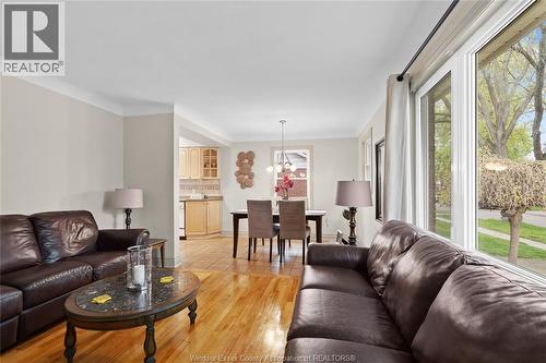 2940 Randolph Avenue, Windsor, ON - Indoor Photo Showing Living Room