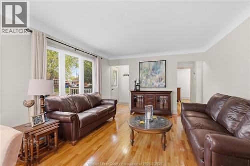 2940 Randolph Avenue, Windsor, ON - Indoor Photo Showing Living Room