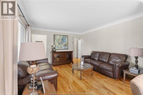 2940 Randolph Avenue, Windsor, ON - Indoor Photo Showing Living Room