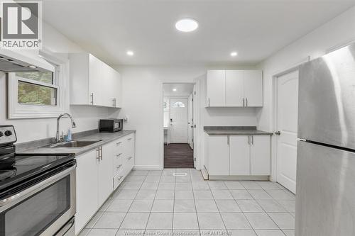 375 Bridge, Windsor, ON - Indoor Photo Showing Kitchen