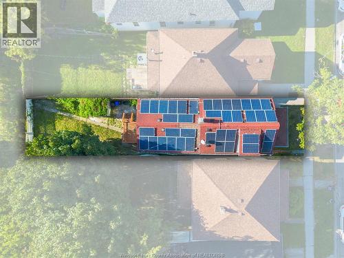 375 Bridge, Windsor, ON - Indoor Photo Showing Garage
