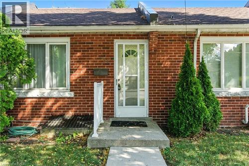 24 MACKLIN Street N  Hamilton, ON L8S 3S1