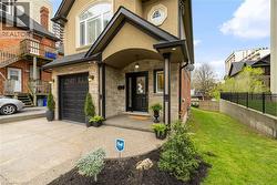 199 HUNTER Street W  Hamilton, ON L8P 1R7
