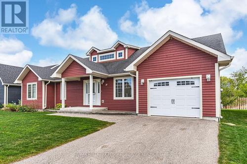 10 GREW CRESCENT  Penetanguishene, ON L9M 0A4