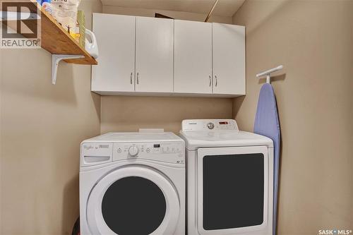 201 Brookside Court, Warman, SK - Indoor Photo Showing Laundry Room