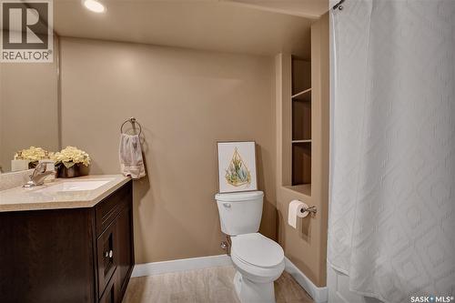 201 Brookside Court, Warman, SK - Indoor Photo Showing Bathroom