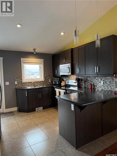 501 Redwood Crescent, Warman, SK - Indoor Photo Showing Kitchen