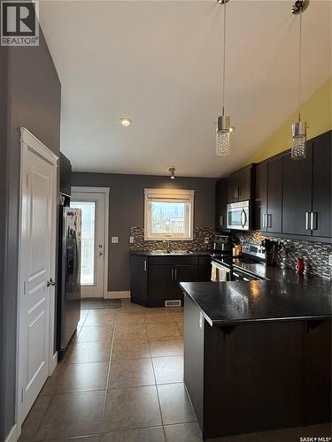 501 Redwood Crescent, Warman, SK - Indoor Photo Showing Kitchen
