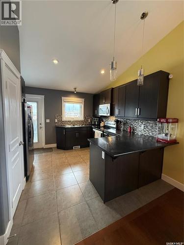 501 Redwood Crescent, Warman, SK - Indoor Photo Showing Kitchen