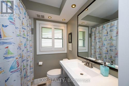 490 Blake Street, London South (South K), ON - Indoor Photo Showing Bathroom