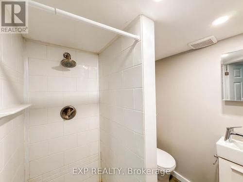 50 Emery Street W, London South (South E), ON - Indoor Photo Showing Bathroom