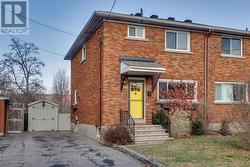 1213 EMPEROR AVENUE  Ottawa, ON K1Z 8C3