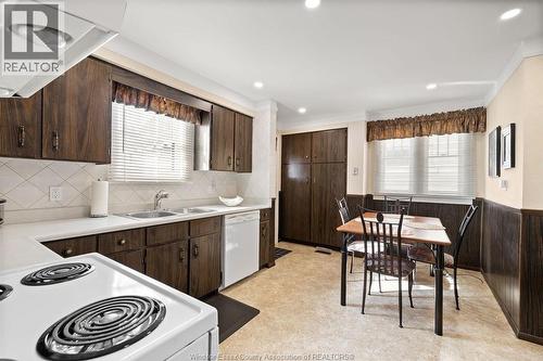 2333 Chilver, Windsor, ON - Indoor Photo Showing Kitchen With Double Sink