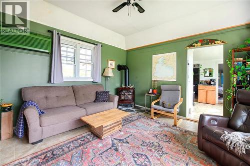 5689 Third Line, Chatham-Kent, ON - Indoor Photo Showing Living Room