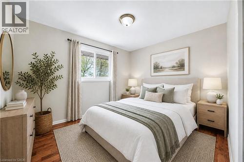 Bedroom featuring wood-finish flooring and neutral wall tones - 34 Avenue Road, Cambridge, ON - Indoor Photo Showing Bedroom